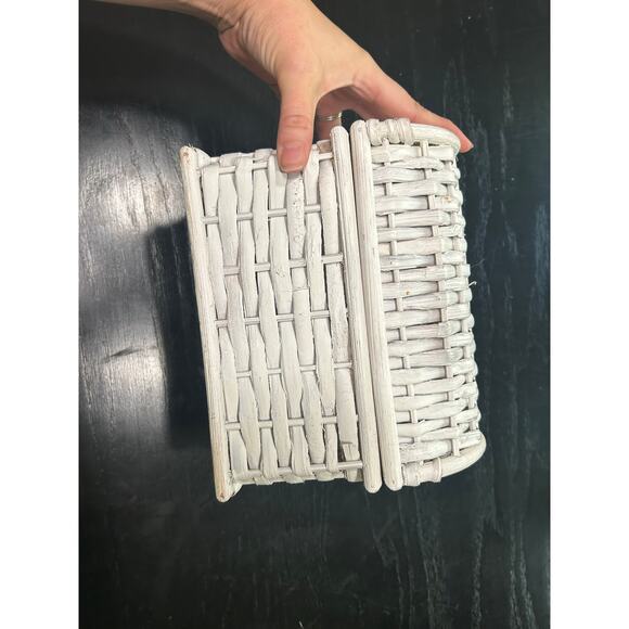 White Woven- Mini Table Top Chest with Lid- 8x6 in some wear- whimsigoth 90s - Picture 2 of 8